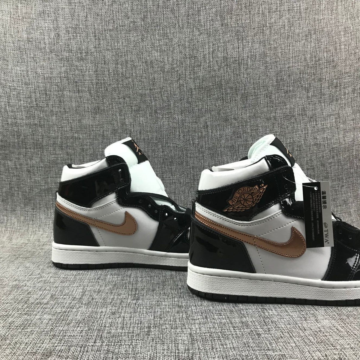Air Jordan 1 Mid Black White Metallic Gold Sneakers 852542-007