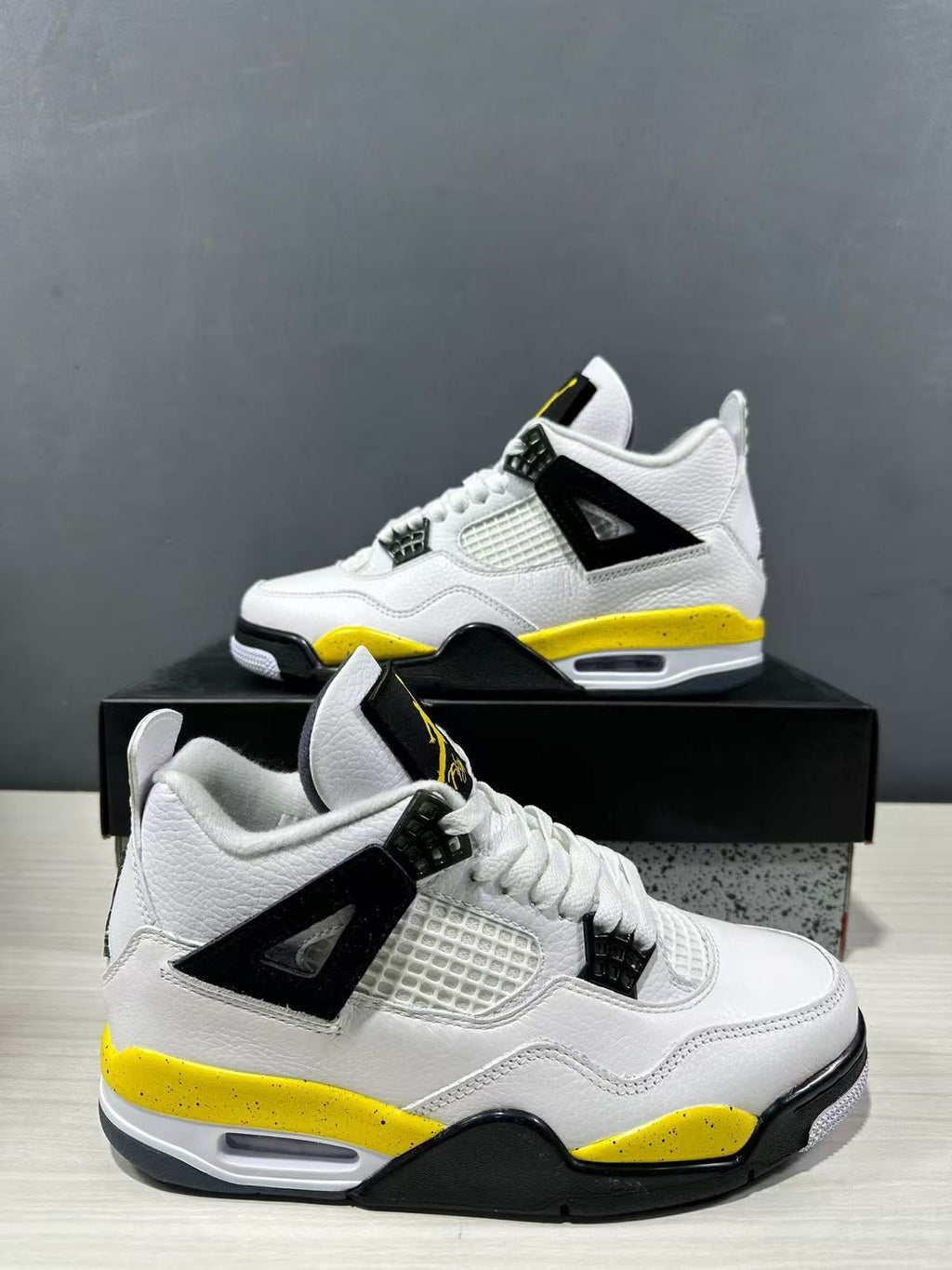 Jordan Air Jordan 4 Retro White Yellow Black Sneakers IO2468-102