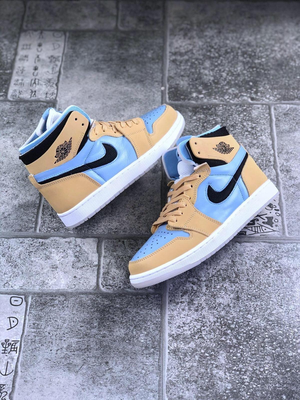 Jordan Air Jordan 1 Zoom CMFT Blue Tan Sneakers CT0979-400