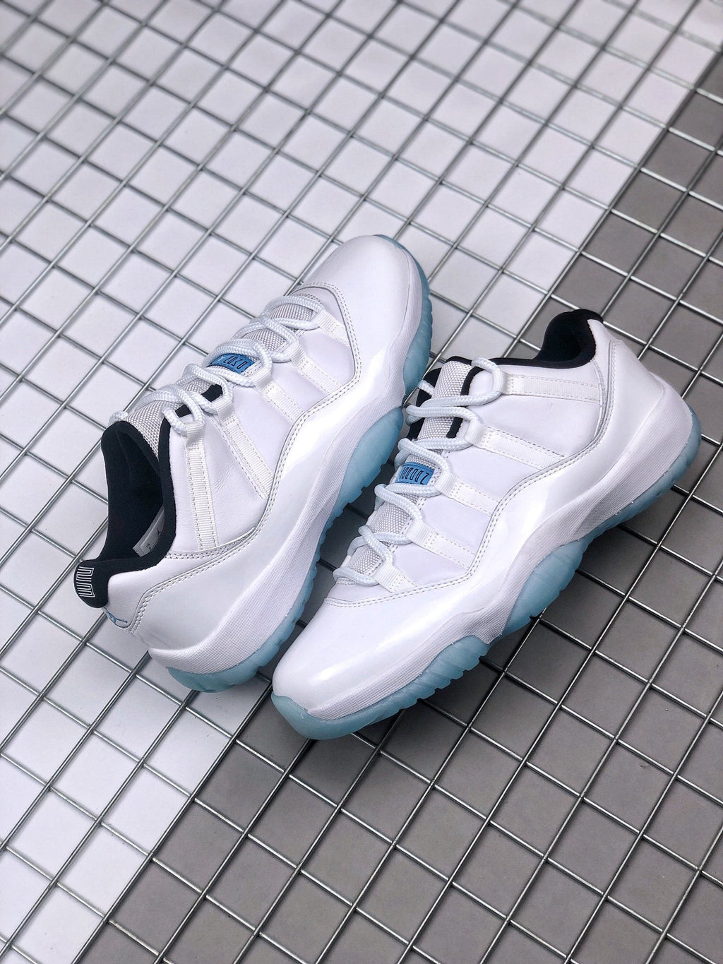 Jordan Air Jordan 11 Low Legend Blue Sneakers AV2187-117