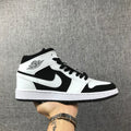 Jordan Air Jordan 1 Mid Black White Sneakers 554724-113