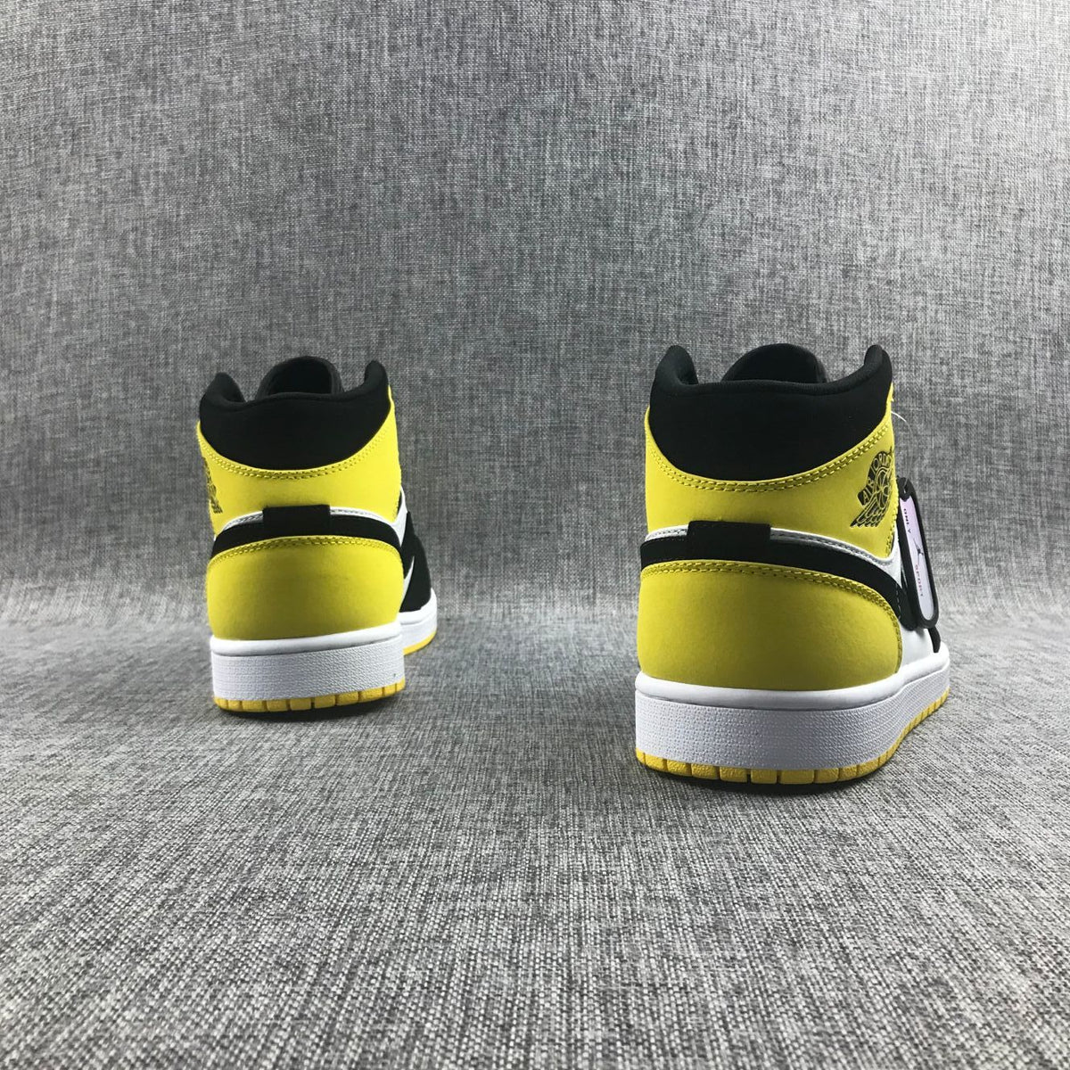 Air Jordan 1 Mid SE Black Yellow Toe Sneakers 852542-071