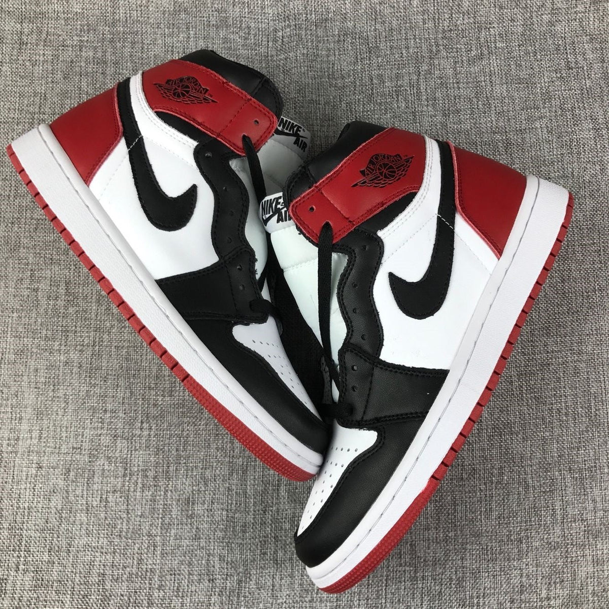 Air Jordan 1 High Black Toe Sneakers 555088-184