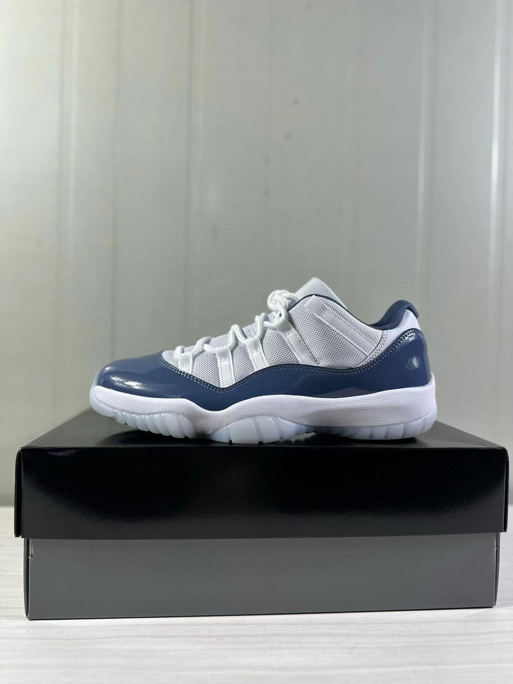 Jordan Air Jordan 11 Low Diffused Blue Sneakers FV5104-104