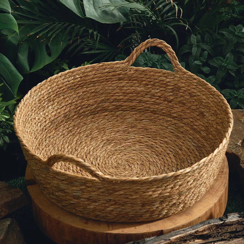 Breezy Rattan Retreat – Cool Weave Basket Bed for Cats and Small Dogs