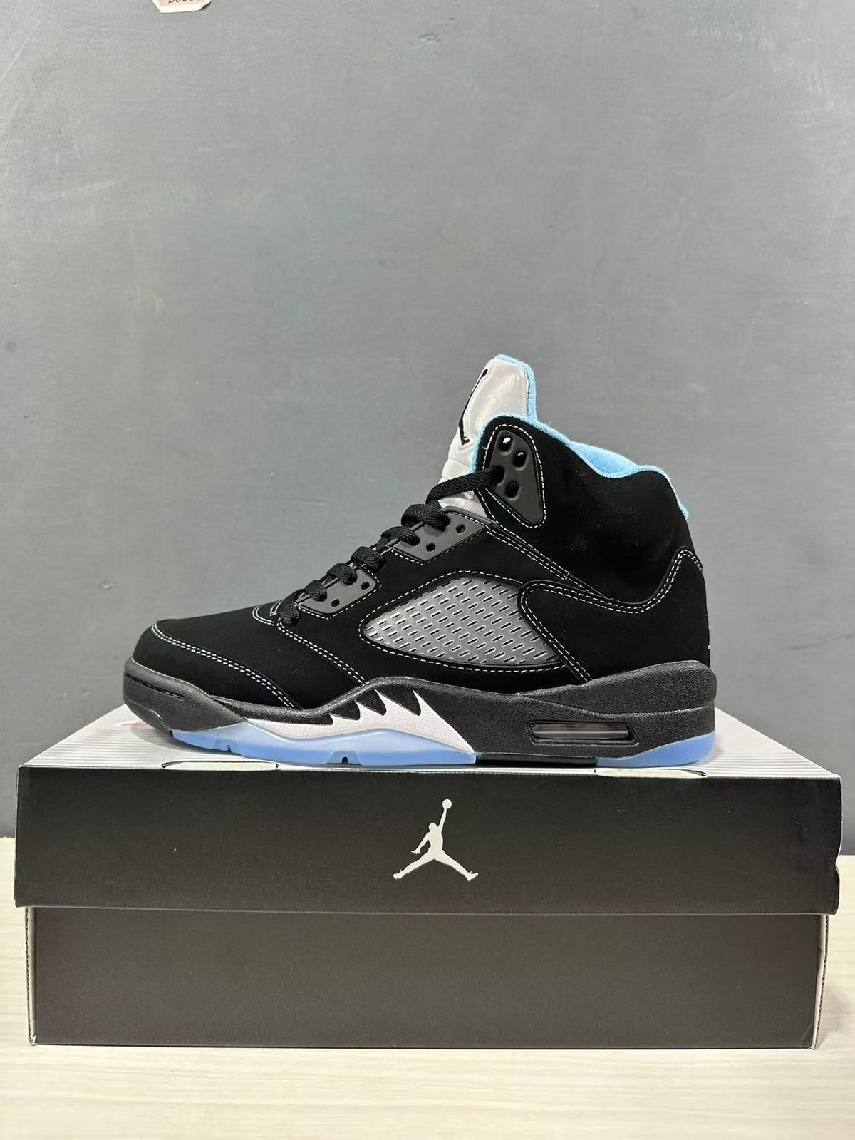 Jordan Air Jordan 5 Retro Black University Blue DD0587-008