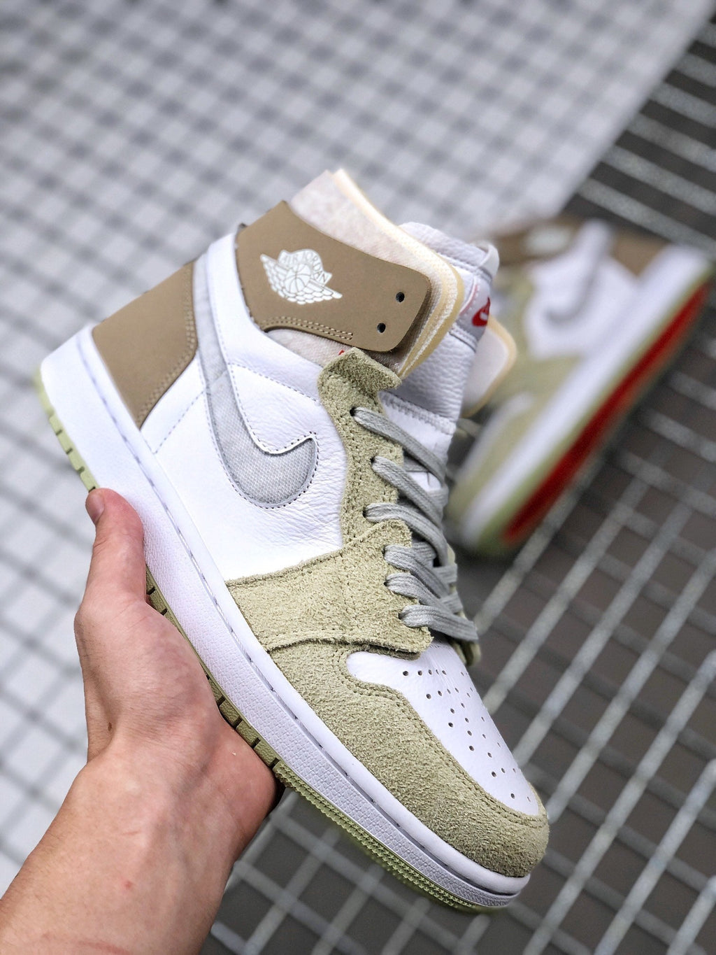 Jordan 1 Zoom CMFT Olive Aura Sneakers CT0979-102