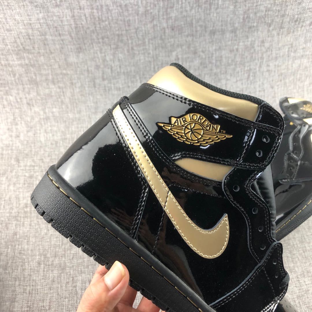 Jordan Air Jordan 1 High OG Black Gold Sneakers 555088-032