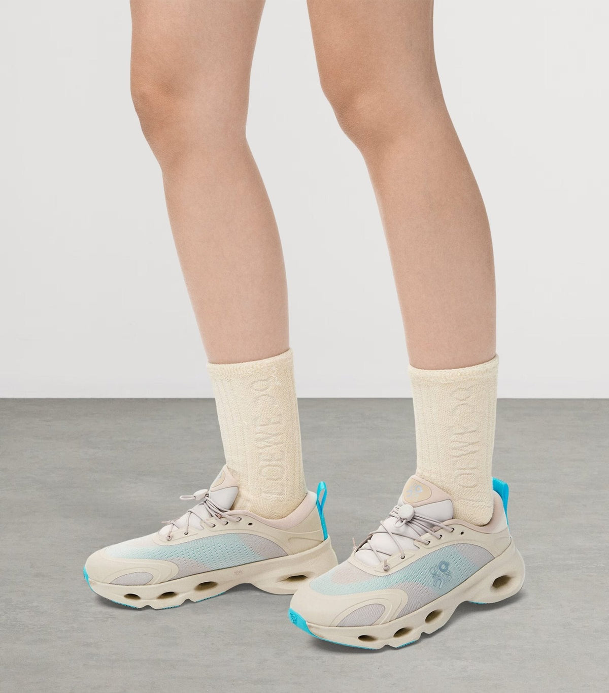 ON Running Cloudsolo LOEWE Sand | Turquoise 闂備胶鍋ㄩ崕濠氬箯缁嬬⒓nd | Turquoise
