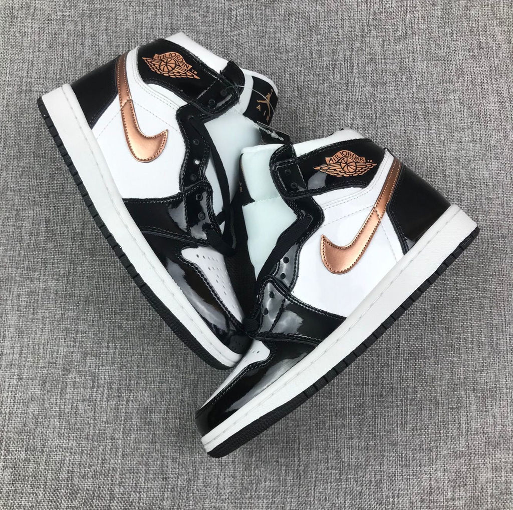 Air Jordan 1 Mid Black White Metallic Gold Sneakers 852542-007